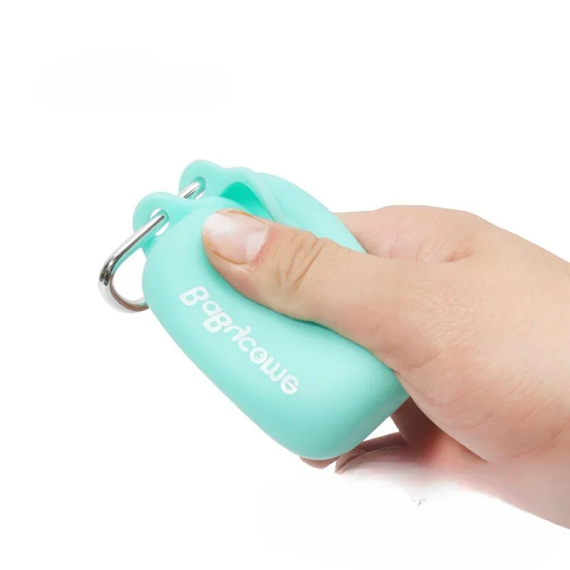 Kutya ürülékes zacskók adagoló tartó karabinerrel Utazás kültéri kisállat hulladék felszedő Szilikon Kiegészítők Környezetbarát termékek Áruk