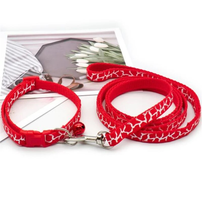 Divat kisállat nyakörv vontatási kötél hibás minta aranyos csengő állítható nyakörvek kutya macska kölyök cica DIY kisállat kiegészítők