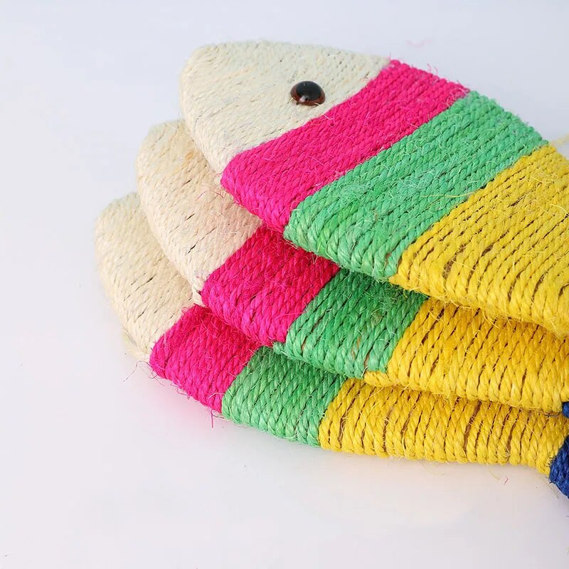 Színes csíkos szizál tányér Hal macskakaparó deszka Kisállatkellékek Macskajátékok Könnyű macskakaparó tábla