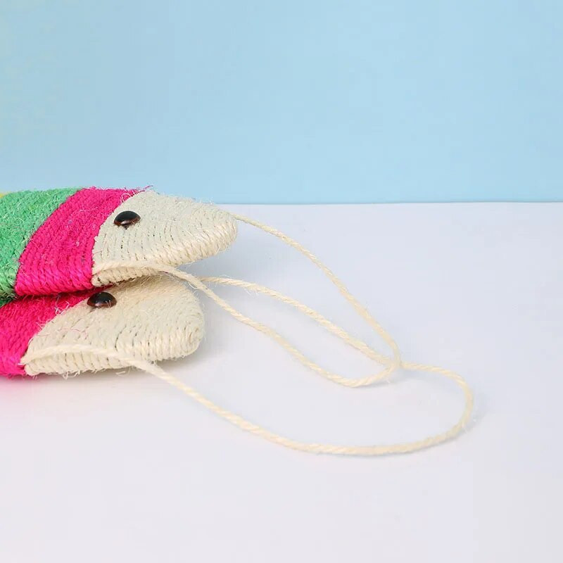 Színes csíkos szizál tányér Hal macskakaparó deszka Kisállatkellékek Macskajátékok Könnyű macskakaparó tábla