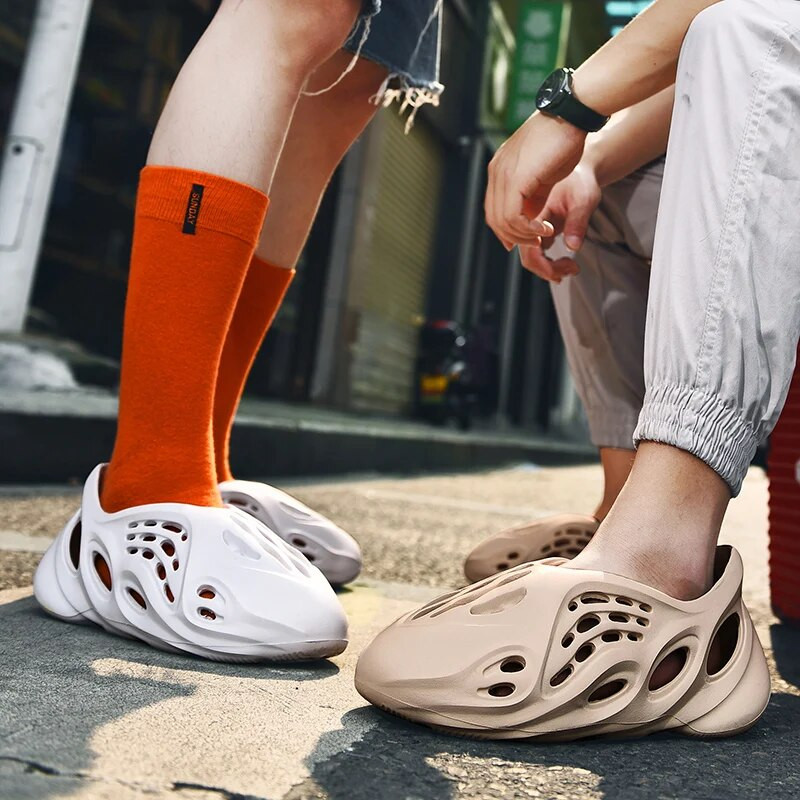 Nyári Férfi Szandálok Világos EVA Férfi Alkalmi Cipők Lyukas cipők Fapapucsok Szerelmesek Otthoni Kert Kültéri Férfi Strand Lapos Papucs Nagy méret