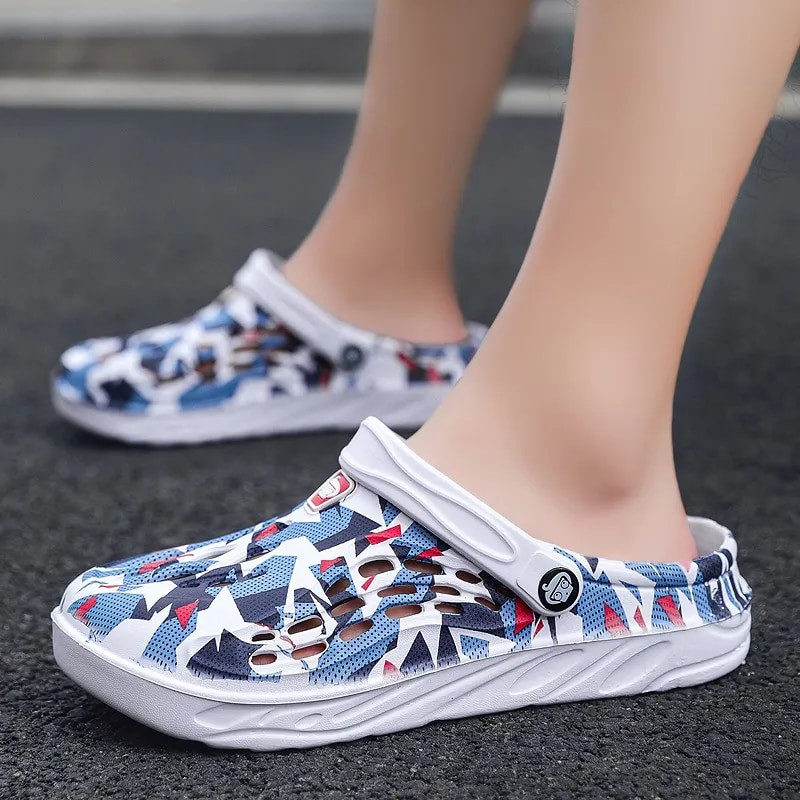 Könnyű férfi papucsok 2023 nyári szakácscipők férfiaknak kültéri gázlóplatform szandálok Soft Beach csúszásgátló sport férfi papucsok