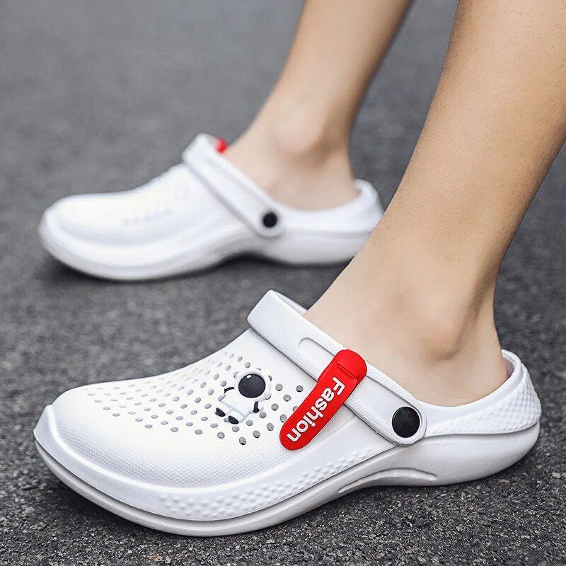 Férfi női szandálok légáteresztő otthoni papucsok kültéri divat kert klumpák pár vízi cipők férfi szandálok fekete fehér