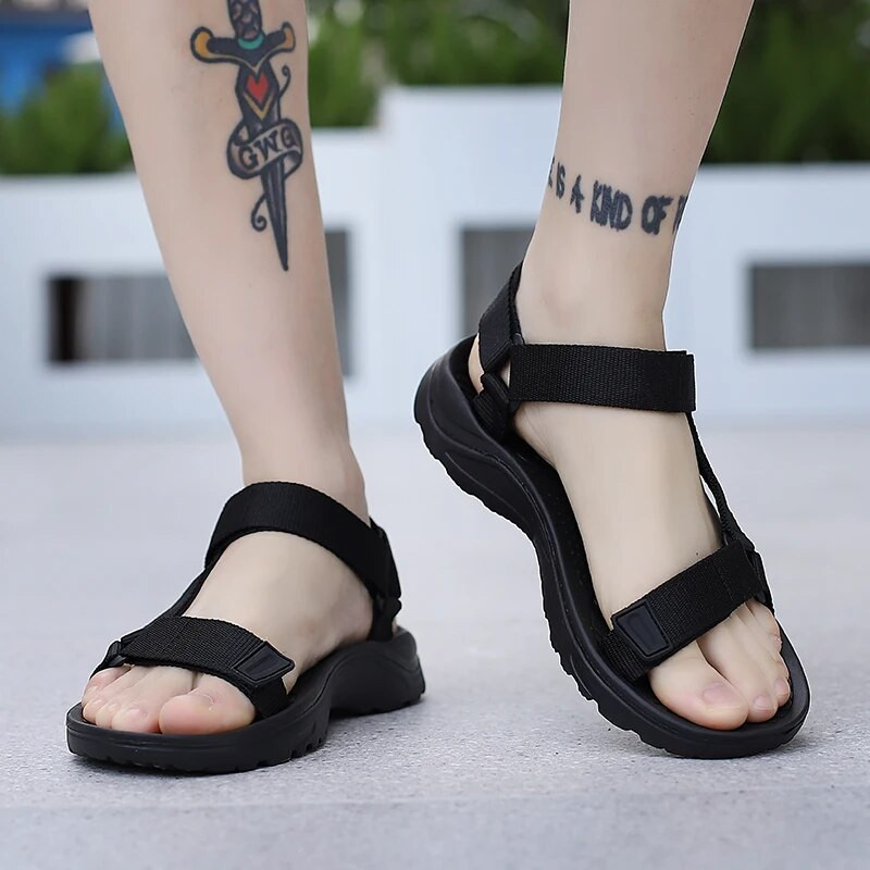 Vīriešu sandales Vienkāršas vasaras ikdienas kurpes Ērtas kedas āra pludmales brīvdienu sandales Jaunas modes vīriešu ikdienas sandales kurpes