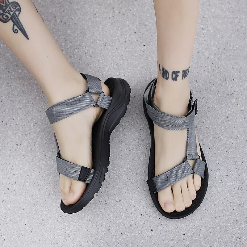 Vīriešu sandales Vienkāršas vasaras ikdienas kurpes Ērtas kedas āra pludmales brīvdienu sandales Jaunas modes vīriešu ikdienas sandales kurpes