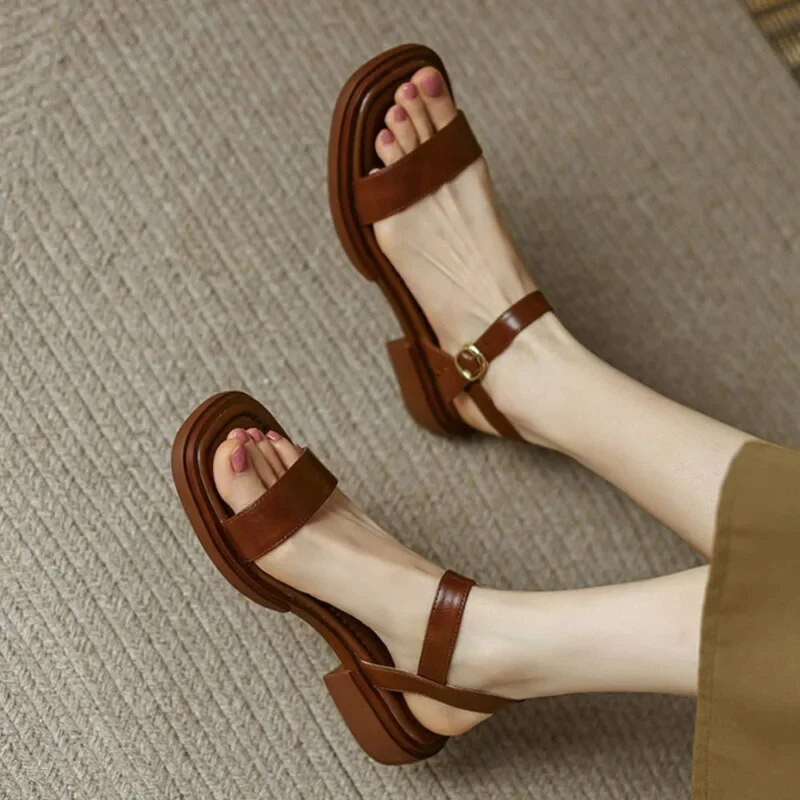 Nyári női szandál Luxus bőrszandál Divat négyzet orrú nyitott pántos szandál kényelmes blokk sarok platform szandál