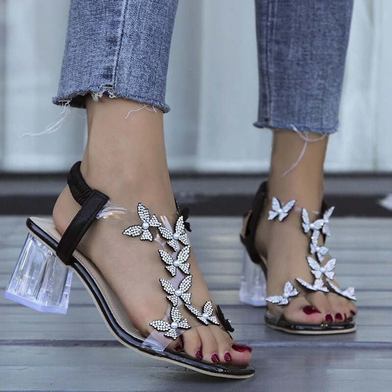 Női rugalmas strassz szandálok elegáns tervező női kiárusítás PVC divat kényelmes közepes blokk magassarkú bulicipő nyár