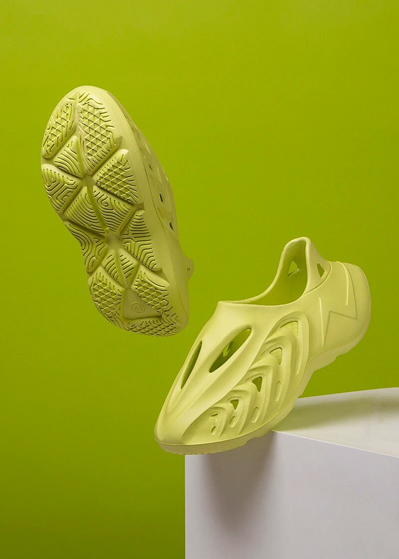 Uniszex Strandszandálok Nyakkendővel festett Designer Lyukas Papucsok Cipők Vízi Cipők EVA Női Férfi Hollow Kerti Cipők Slip On Foam Runner