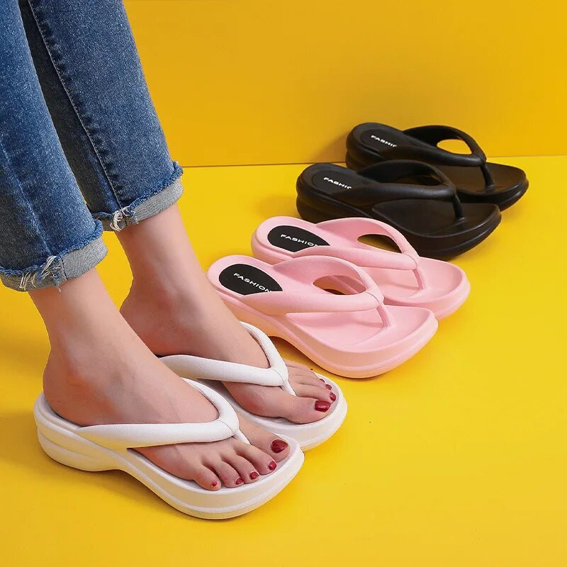 Vasaras sieviešu čības EVA Mīkstās sānu kurpes Dārza apavi Ķīļi Saldas sandales Neslīdošas sieviešu platformas Flip Flops For Stenio