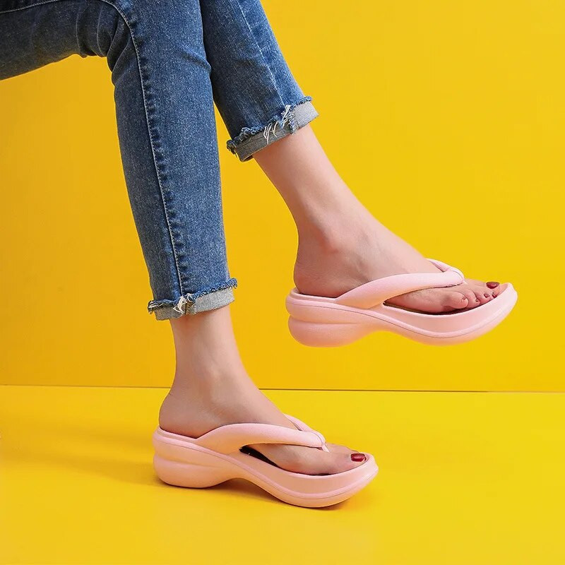 Vasaras sieviešu čības EVA Mīkstās sānu kurpes Dārza apavi Ķīļi Saldas sandales Neslīdošas sieviešu platformas Flip Flops For Stenio