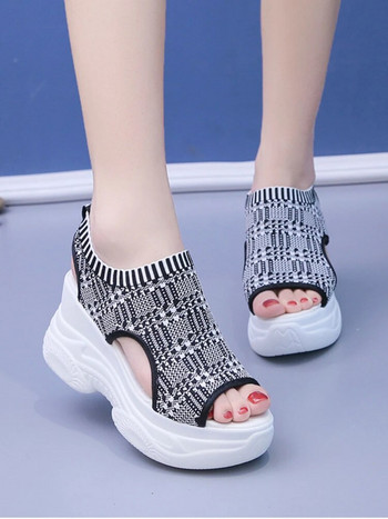 Дамски сандали 2023 г. Летни клиновидни токчета Еластично платнено покритие Дамски сандали с дебела подметка Модни ежедневни обувки с дреболии
