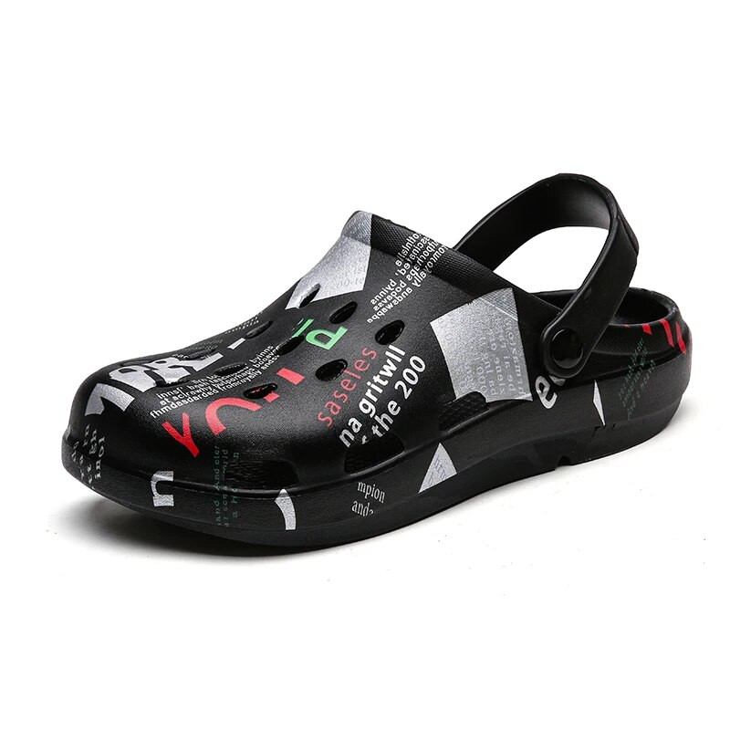 Új nyár Új férfi klumpák Szandálok Könnyű légáteresztő strandpapucsok Csúszásmentes Öszvér Férfi Kerti klumpa Cipők Alkalmi papucsok