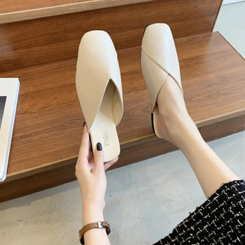 Γυναικείες Mules 2023 Καλοκαίρι Κομψές Πλατιές Παντόφλες με κλειστά δάχτυλα Γυναικεία παπούτσια Casual Δερμάτινα Μαύρα Λευκά Slides Plus Size 35-43