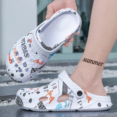 Papucs Férfi nyár 2023 Új csúszásmentes beltéri otthoni divat Vízálló férfi cipők vastag talpú papucs férfi szandál