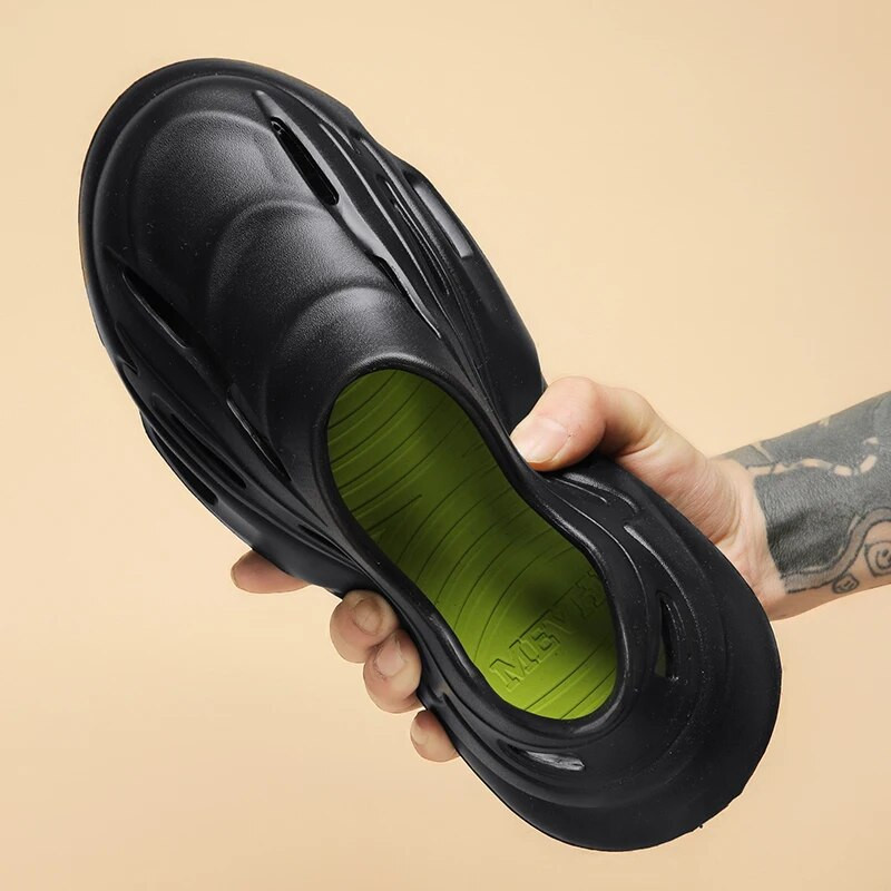 Férfi divat nyári szandálok Ultra puha EVA klumpák férfiaknak légáteresztő kerti cipők Wading Beach cipők Kényelmes sétacipők