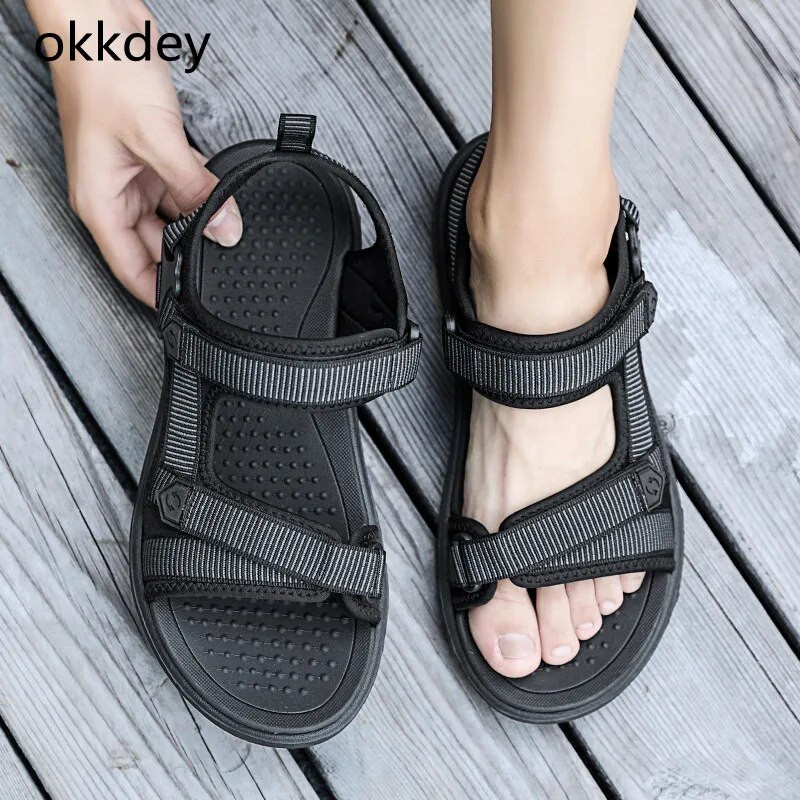 Fő lapos alkalmi férfi szandálok Légáteresztő Kényelmes Divatos Minden meccs Könnyű kopásálló Strandszandál Tavaszi nyár