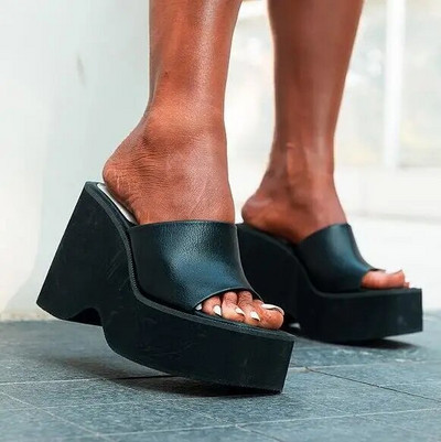 luxus nyári női új vastag talpú fehér magassarkú szandál női lejtős sarok szögletes orrú papucs méretű papucs