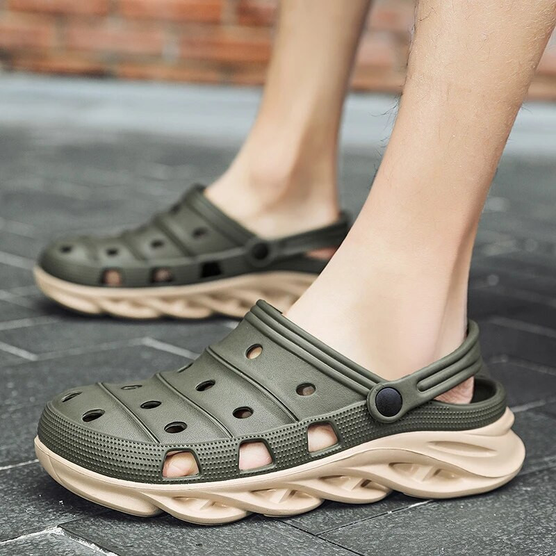 Sandales Vīriešu Flip Flops Vasaras EVA caurumu kurpes Pludmales koka tupeles Sandales Vīriešu Mājas Čības Āra Dārza Kurpes Liels 45 Izmērs