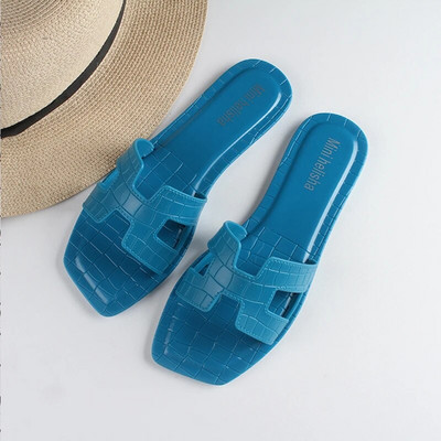 Női PVC papucsot viselnek kint a nyáron Új otthon Divat Square Head Plaids Lapos szabadidős strandpapucs