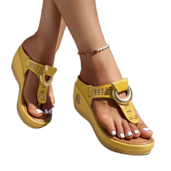 2023 нови дамски чехли с дебели подметки с метална катарама и рибена кост за нови дамски летни облекла плажни сандали с наклонен ток
