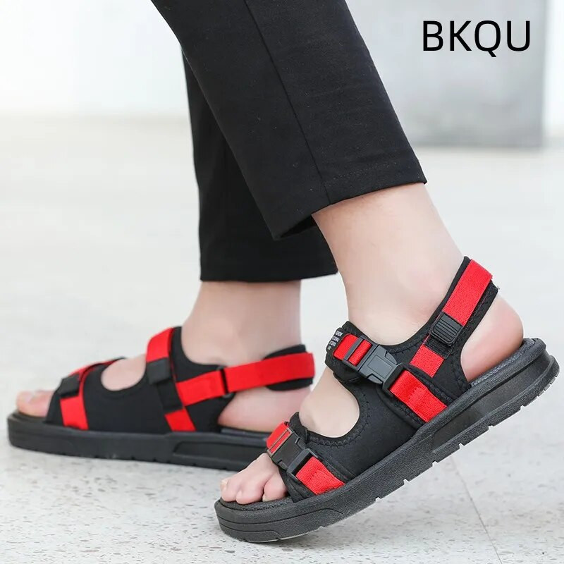 Férfi nyári szandálok, lapos sarkú, légáteresztő, ifjúsági trend összhangú, kényelmes, vízálló, csúszásmentes, könnyű nyári főnadrág