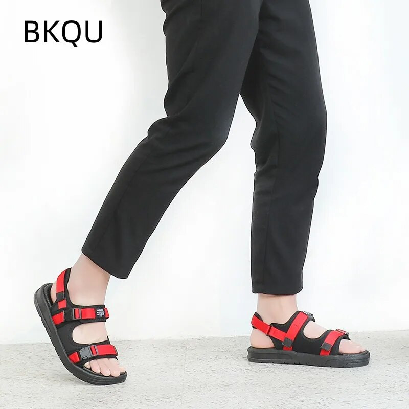 Férfi nyári szandálok, lapos sarkú, légáteresztő, ifjúsági trend összhangú, kényelmes, vízálló, csúszásmentes, könnyű nyári főnadrág