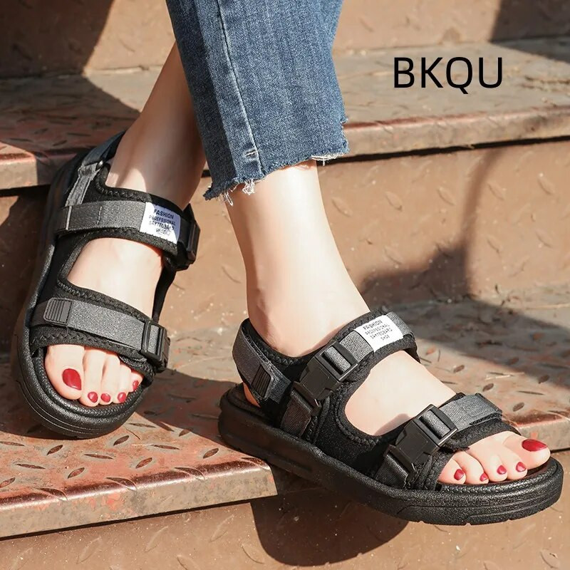 Férfi nyári szandálok, lapos sarkú, légáteresztő, ifjúsági trend összhangú, kényelmes, vízálló, csúszásmentes, könnyű nyári főnadrág