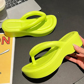 Sievietēm Pludmales čības Flip Flops Bieza zole Ķīļveida Papēži Sandales Meitenes Āra Slīdkalniņi Neslīdoši Mājas Čības Modes Flip-Flops