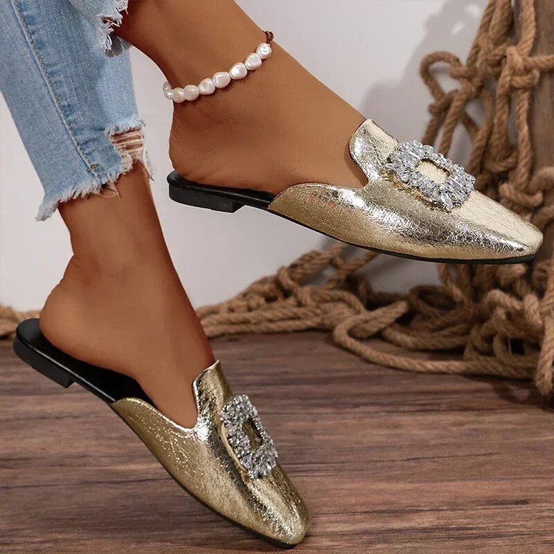 Női papucsok 2024 nyáron New Mules Crystal Slingback ruha Flip Flop női tervező Mary Jane szögletes lábujj lapos cipők szandálok