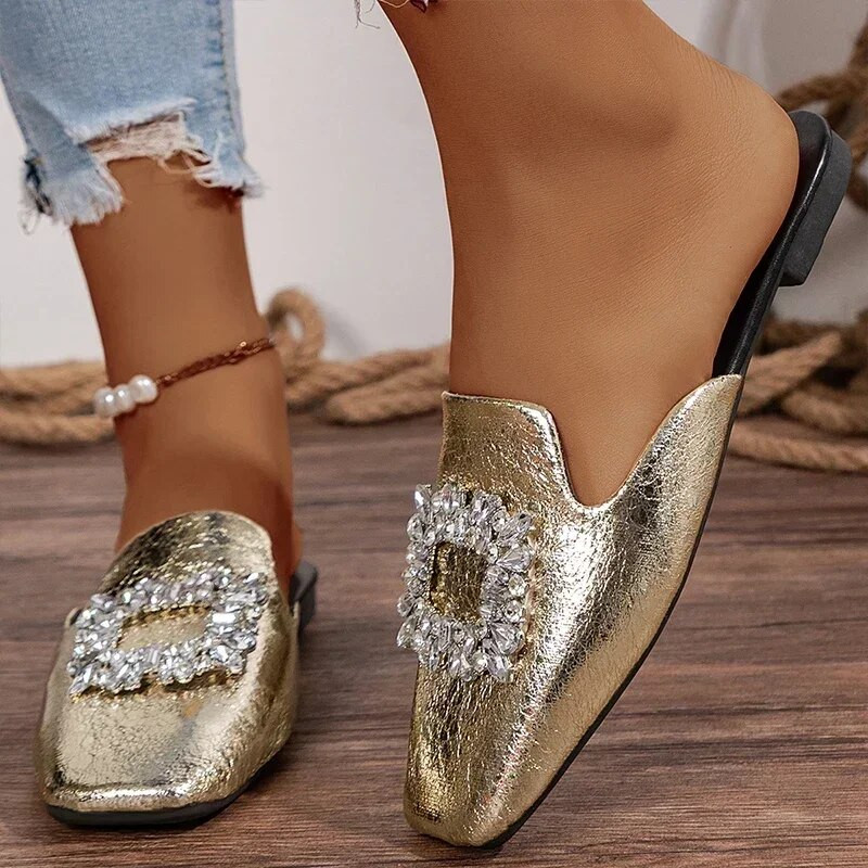 Női papucsok 2024 nyáron New Mules Crystal Slingback ruha Flip Flop női tervező Mary Jane szögletes lábujj lapos cipők szandálok