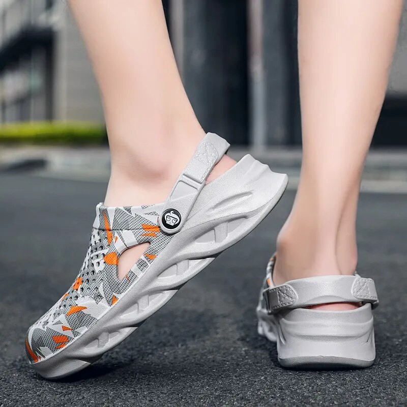 Férfi szandálok légáteresztő könnyű puha EVA férfi papucsok kültéri divat férfi kerti cipők klumpa pár strand alkalmi cipők