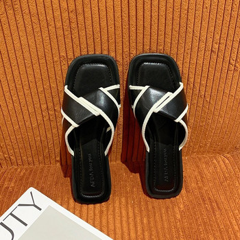 Масивни чехли от Pu с нисък ток за жени 2024 Нови горещи разпродажби Модни летни дамски обувки Гумени дамски чехли с квадратен ток Zapatos