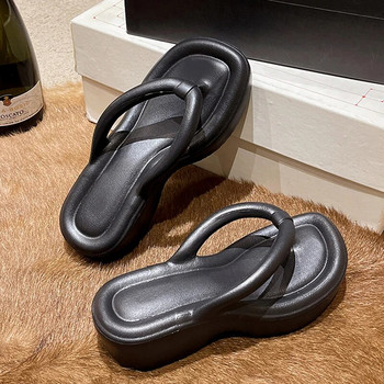 Lucyever Модни джапанки на платформа за 2023 г. Дамски летни плажни нехлъзгащи се чехли на клин Дамски домашни сандали с мека подметка Eva