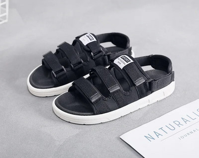 2022 új nyári férfi divat Sandlas szabadtéri sport strand pár alkalmi, kényelmes, nyitott orrú, hideg cipők, felcsúsztatható papucsok