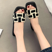 2024. gada vasara, jaunas sieviešu čības ar plakanu apakšu Modes sieviešu apavi ar kvadrātveida rūtainu purngalu sieviešu apavi brīvā dabā brīvā laika pavadīšanai pludmalē