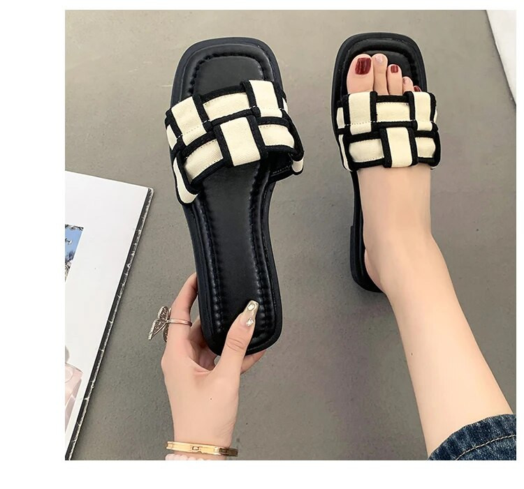 2024. gada vasara, jaunas sieviešu čības ar plakanu apakšu Modes sieviešu apavi ar kvadrātveida rūtainu purngalu sieviešu apavi brīvā dabā brīvā laika pavadīšanai pludmalē