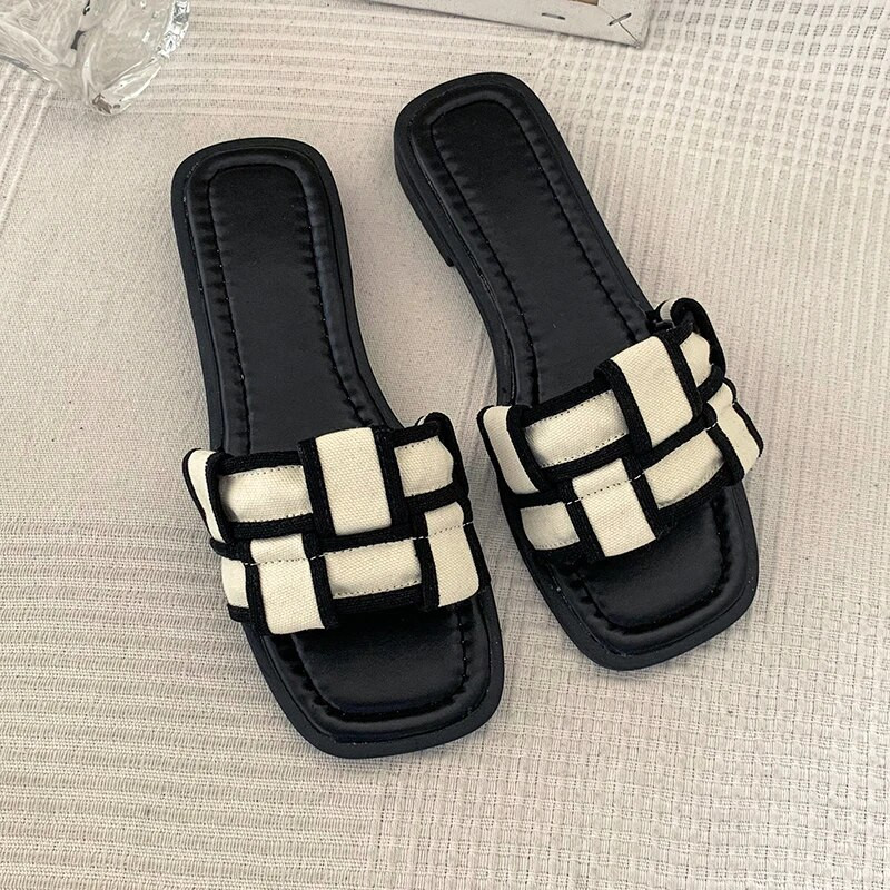 2024. gada vasara, jaunas sieviešu čības ar plakanu apakšu Modes sieviešu apavi ar kvadrātveida rūtainu purngalu sieviešu apavi brīvā dabā brīvā laika pavadīšanai pludmalē