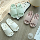 Új nyári gyorsan száradó szivárgó kopás fürdéshez Férfi Női Csúszásmentes Puha Fürdőszoba Vágott papucs Női Otthoni Flip Flop