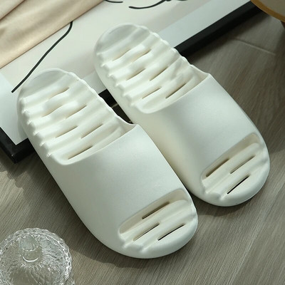 Új nyári gyorsan száradó szivárgó kopás fürdéshez Férfi Női Csúszásmentes Puha Fürdőszoba Vágott papucs Női Otthoni Flip Flop