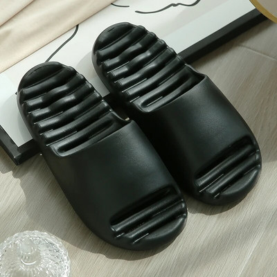 Új nyári gyorsan száradó szivárgó kopás fürdéshez Férfi Női Csúszásmentes Puha Fürdőszoba Vágott papucs Női Otthoni Flip Flop