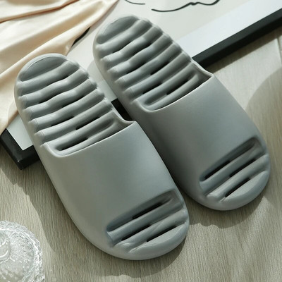 Új nyári gyorsan száradó szivárgó kopás fürdéshez Férfi Női Csúszásmentes Puha Fürdőszoba Vágott papucs Női Otthoni Flip Flop