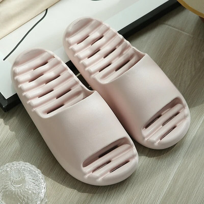 Új nyári gyorsan száradó szivárgó kopás fürdéshez Férfi Női Csúszásmentes Puha Fürdőszoba Vágott papucs Női Otthoni Flip Flop