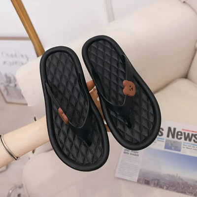 Vasaras lāča personības čības sievietēm multfilma jaukas PVC gadījuma piespraužamas pludmales čības sievietēm aukstas