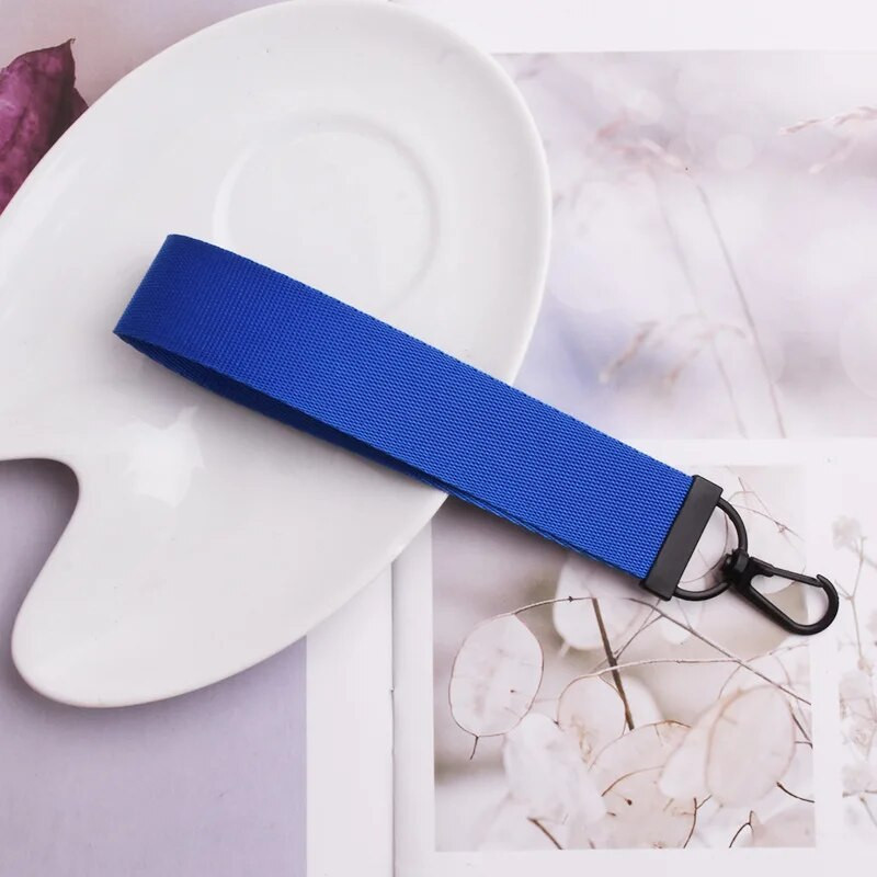 Lentes siksnas Rokas atslēgu piekariņš Cieta siksna Automašīnas atslēgu piekariņi Rokas plaukstas atslēgu turētājs Sieviešu štrope Meiteņu atslēgu soma Mobilais tālrunis