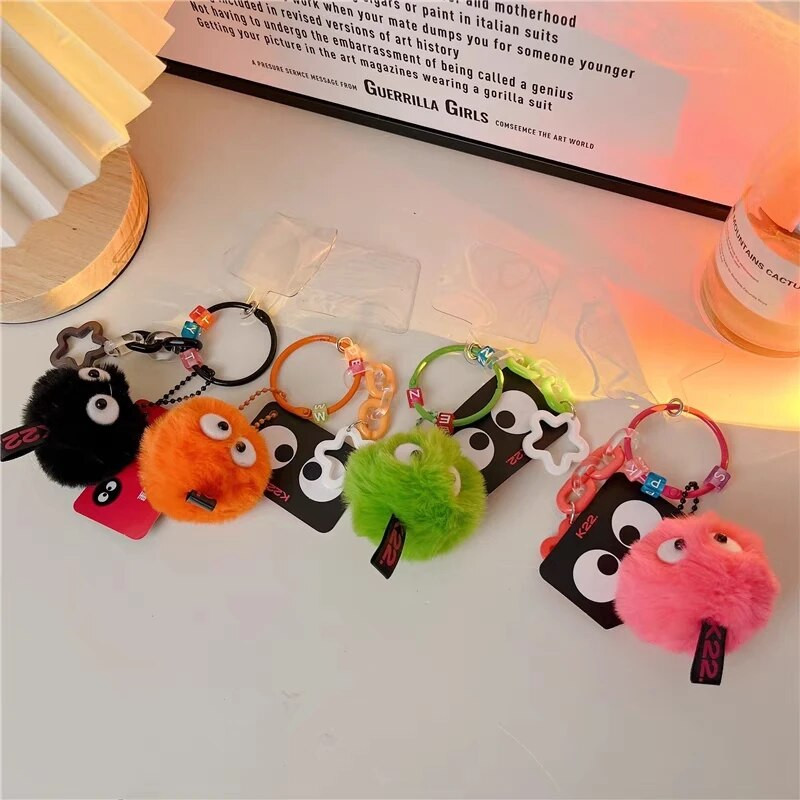 Aranyos plüss szén kulcstartó Rajzfilm Spirit Doll medál kulcstartó fülhallgató tokhoz Báj női táska díszek autókulcs tartozékok