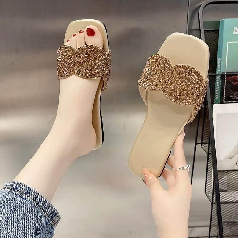 Női papucsok 2024 nyár, új divat, lapos strasszos, nyitott orrú, minden mérkőzés nyitott orrú, szabadtéri strandpapucs női zapatos