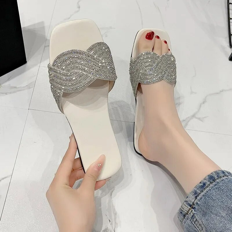 Női papucsok 2024 nyár, új divat, lapos strasszos, nyitott orrú, minden mérkőzés nyitott orrú, szabadtéri strandpapucs női zapatos