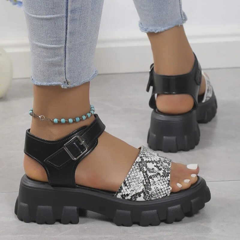 Vasaras elpojoši apavi Naktsklubs Mīkstas kažokādas siksnas Ikdienas apavi ar biezu zoli Forši biezi augstpapēžu kurpes Mīkstas zoles sandales platformas kurpes