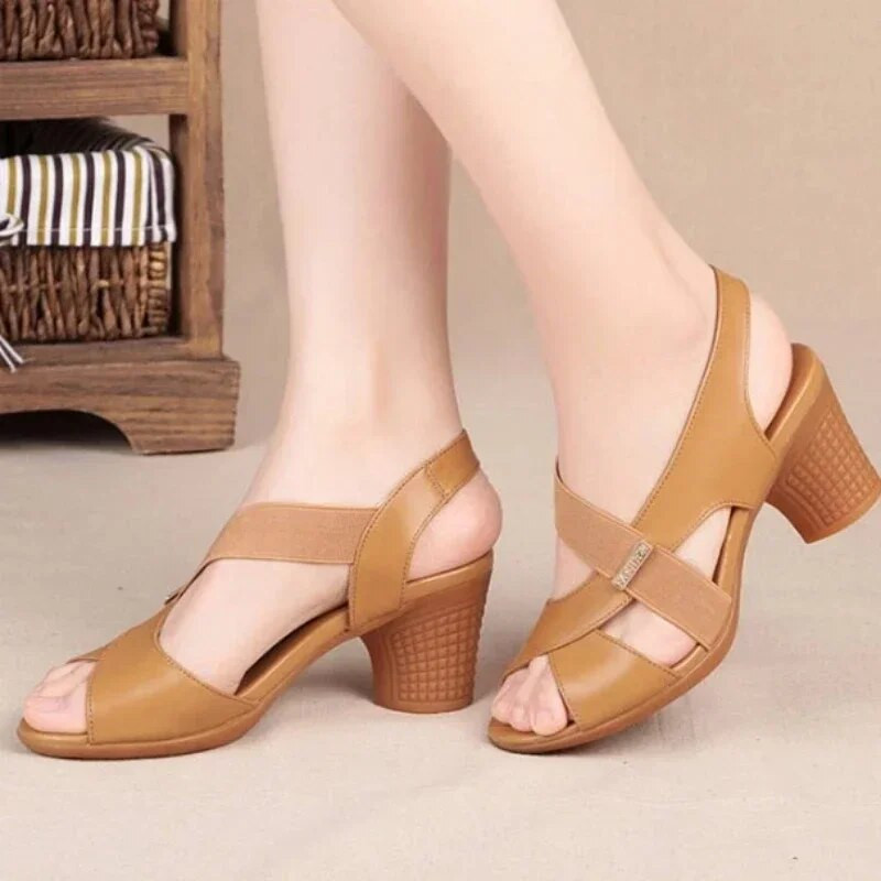 Sieviešu apavi 2024. g. modernas sieviešu sandales, izpārdošanas āra vasaras masīvas, atvērtas purngala viduspapēdis, lakas sieviešu pludmales sandales