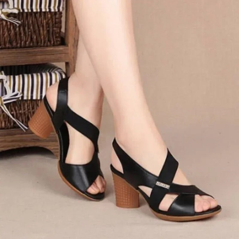 Sieviešu apavi 2024. g. modernas sieviešu sandales, izpārdošanas āra vasaras masīvas, atvērtas purngala viduspapēdis, lakas sieviešu pludmales sandales